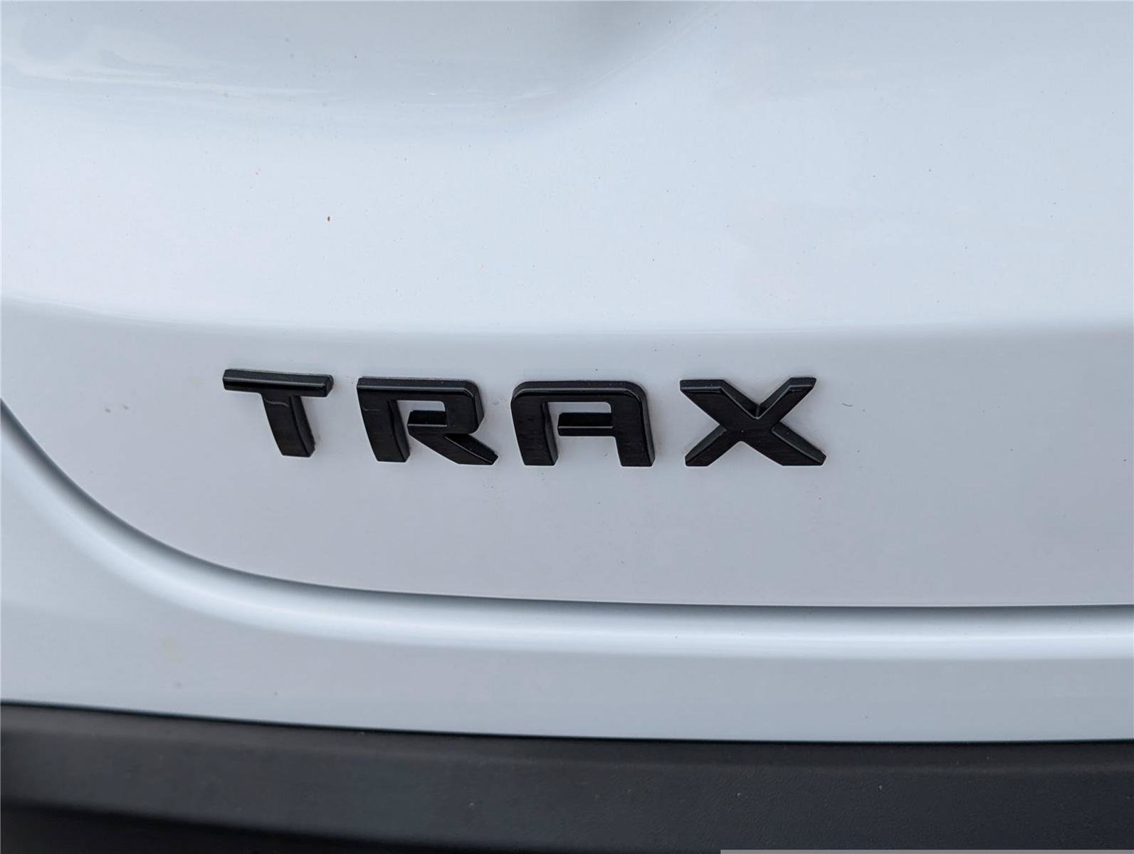 Used 2024 Chevrolet Trax RS w/ Sunroof Package FWD image 9