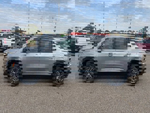 New 2026 Chevrolet Traverse LT w/ Driver Confidence Package image 4