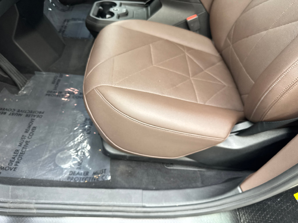 Used 2024 BMW iX xDrive50 w/ Premium Package AWD/4WD image 28