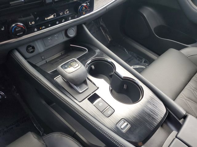 Used 2025 Nissan Rogue Platinum FWD image 26