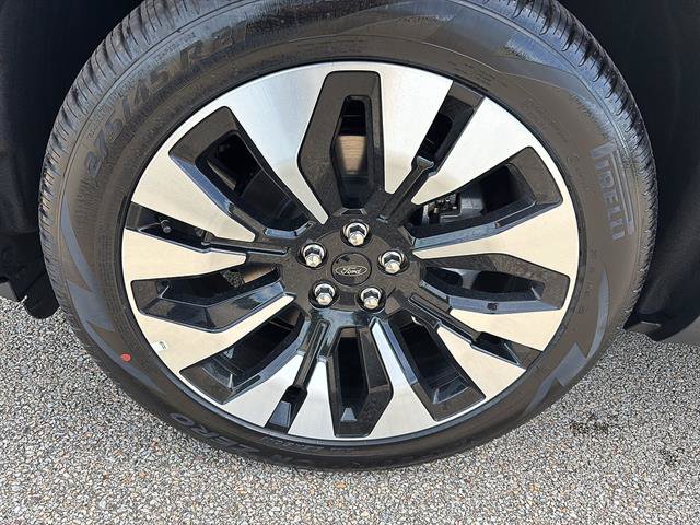 New 2026 Ford Explorer Platinum w/ LUX Leather Package AWD/4WD image 9