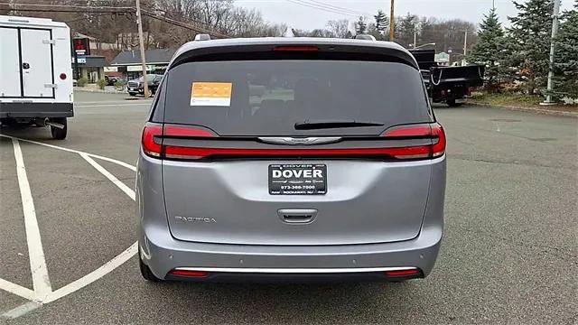 Certified 2021 Chrysler Pacifica Touring-L image 7