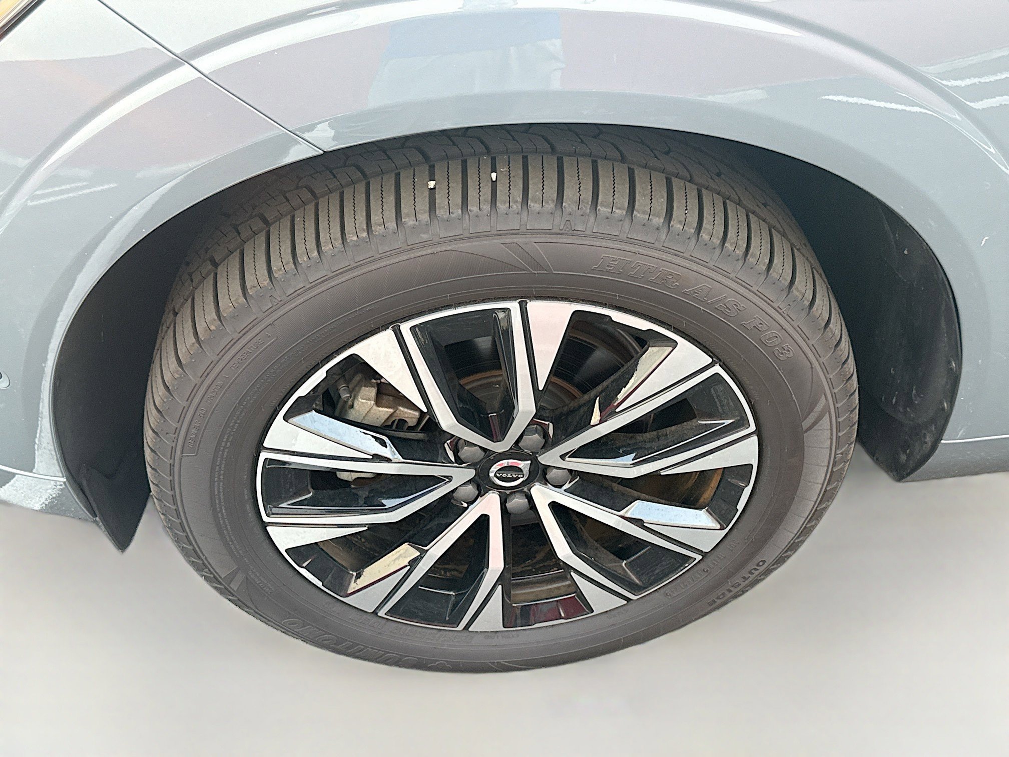 Used 2024 Volvo XC60 B5 Plus image 35