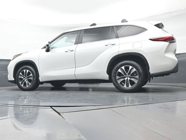 Certified 2023 Toyota Highlander XLE image 41