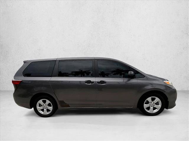 Used 2017 Toyota Sienna L FWD image 5