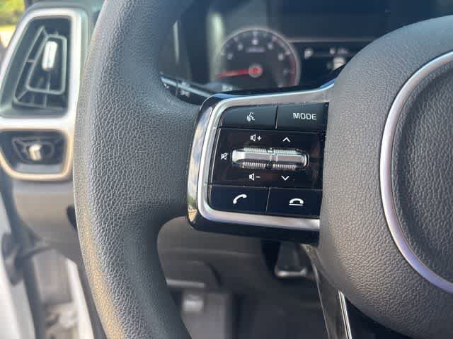 Used 2022 Kia Sorento LX FWD image 11