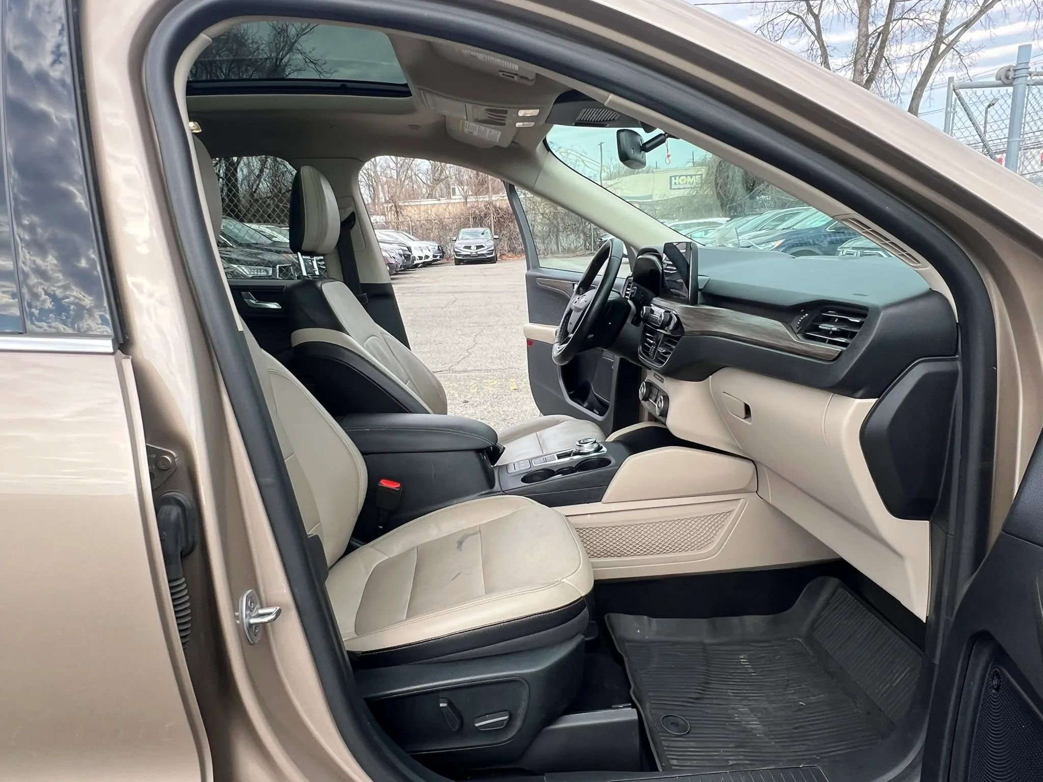 Used 2020 Ford Escape Titanium w/ Titanium Premium Package 2.0 image 31
