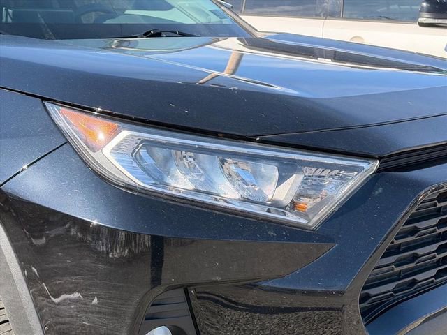 Used 2021 Toyota RAV4 XLE Premium image 9