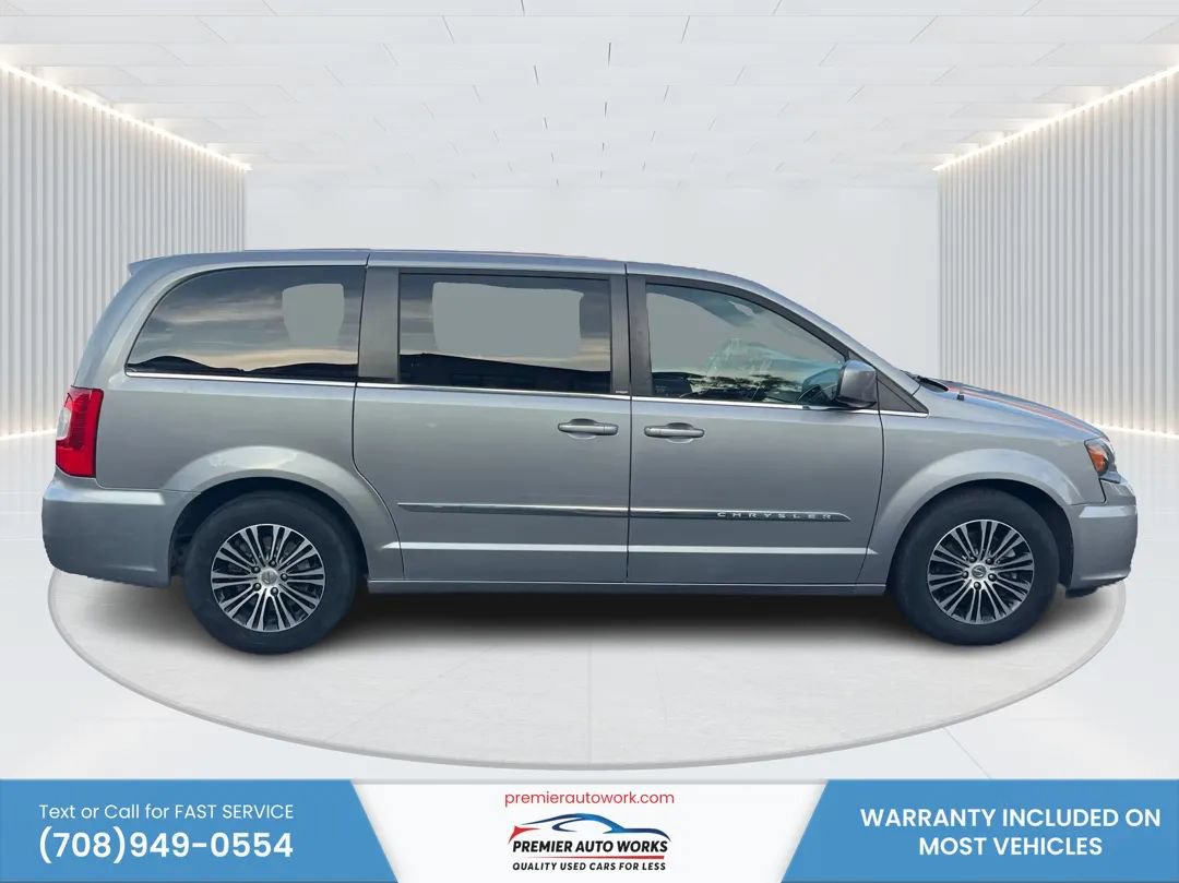 Used 2014 Chrysler Town & Country S FWD image 8