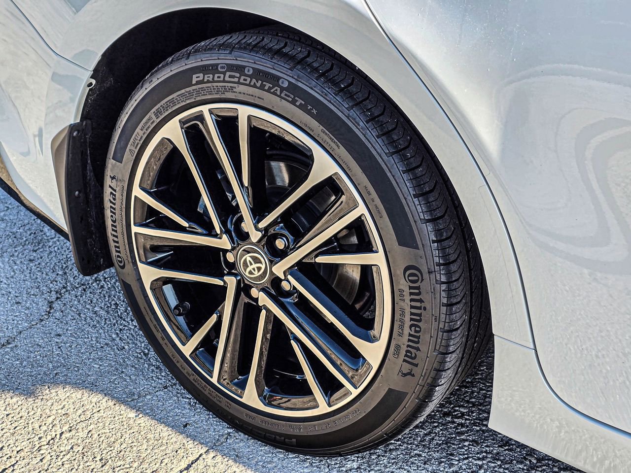 Used 2025 Toyota Camry XLE w/ Premium Plus Package image 8