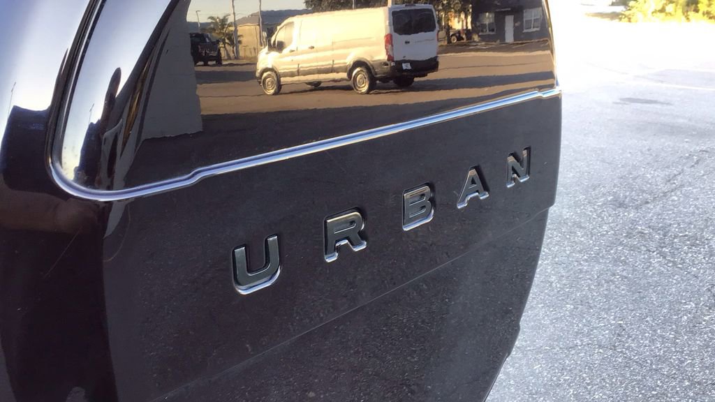 Used 2023 Land Rover Defender 90 SE image 14