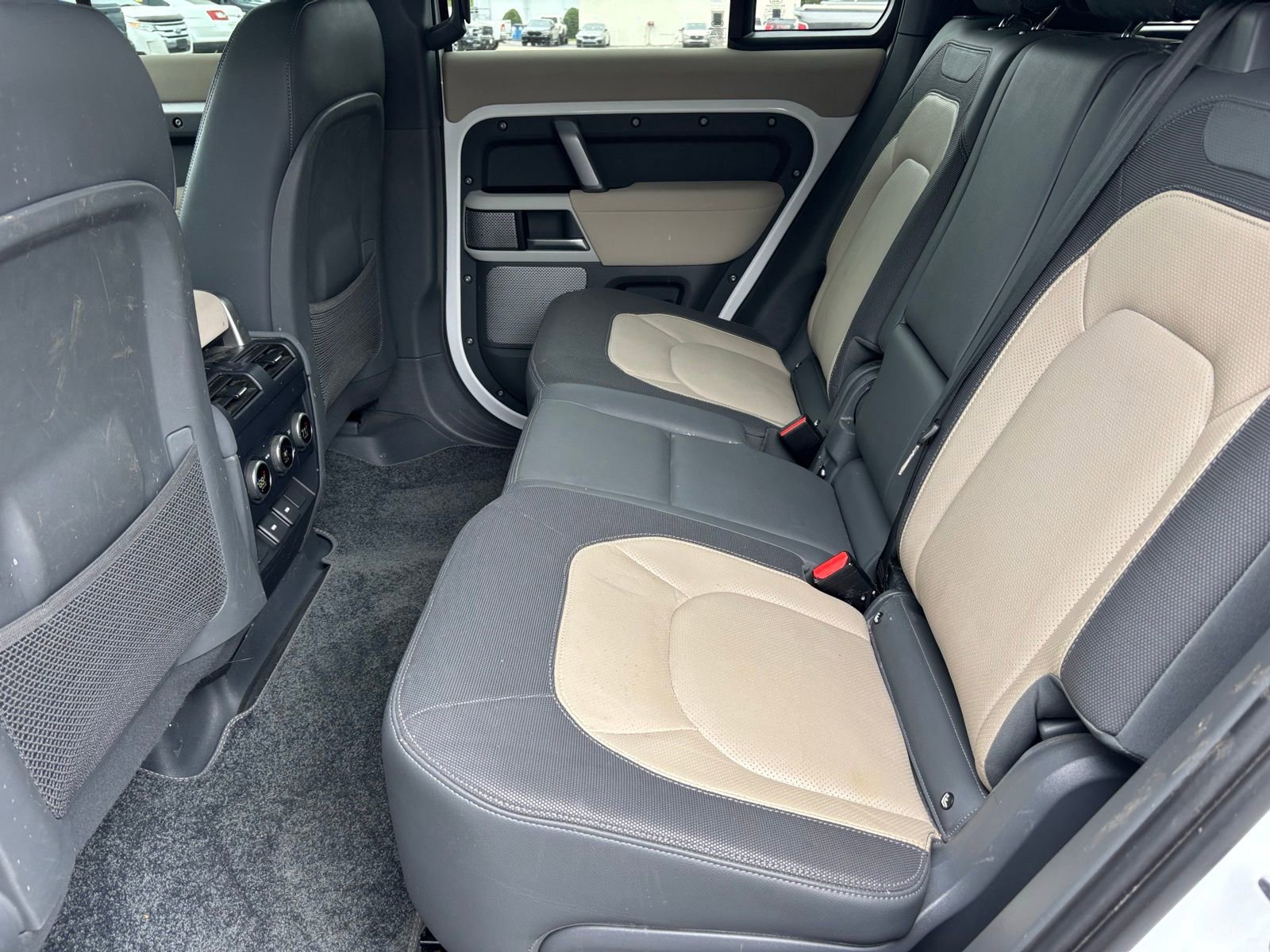 Used 2023 Land Rover Defender 130 X-Dynamic SE image 19