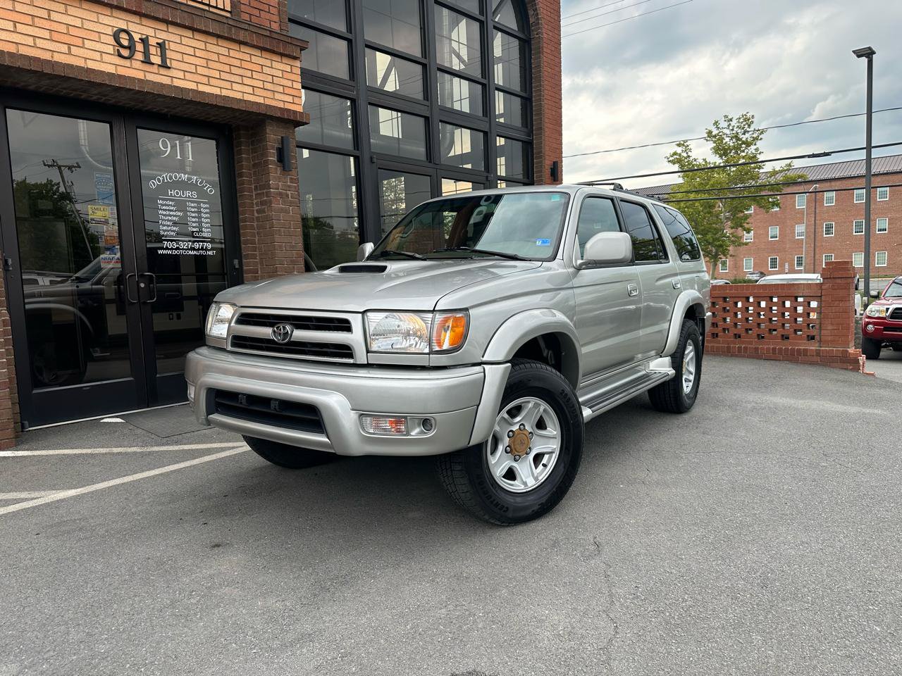Used 2000 Toyota 4Runner SR5 w/ Upgrade Value Pkg 2 AWD/4WD image 2