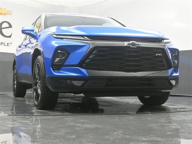 Used 2025 Chevrolet Blazer RS w/ Driver Confidence II Package image 3
