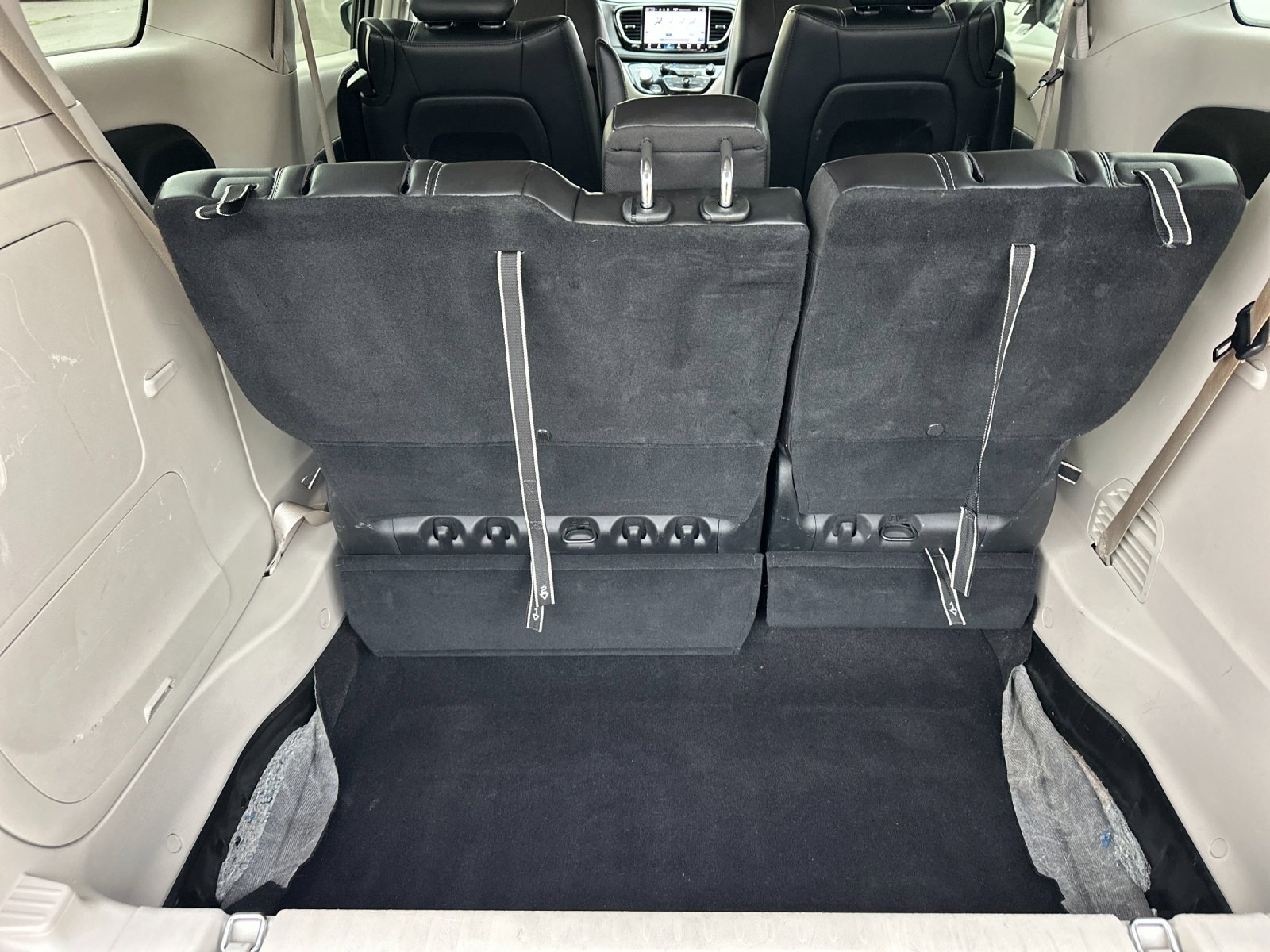 Used 2023 Chrysler Pacifica Touring-L image 15