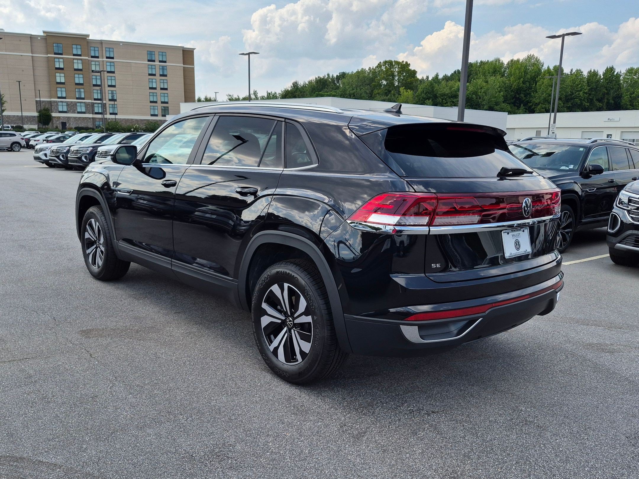 New 2026 Volkswagen Atlas Cross Sport SE FWD image 5