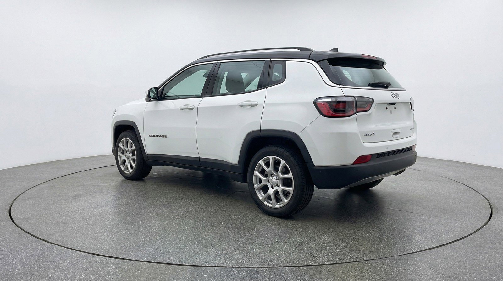 Used 2025 Jeep Compass Limited image 6