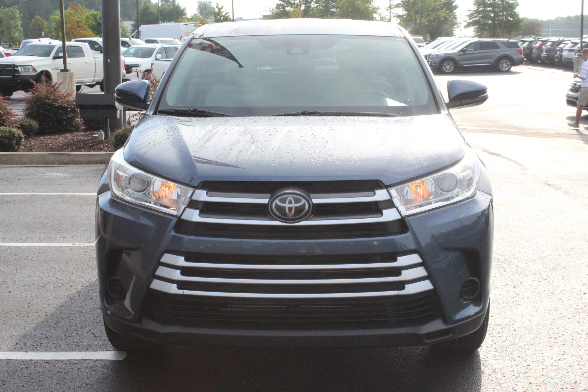 Used 2019 Toyota Highlander LE FWD image 3