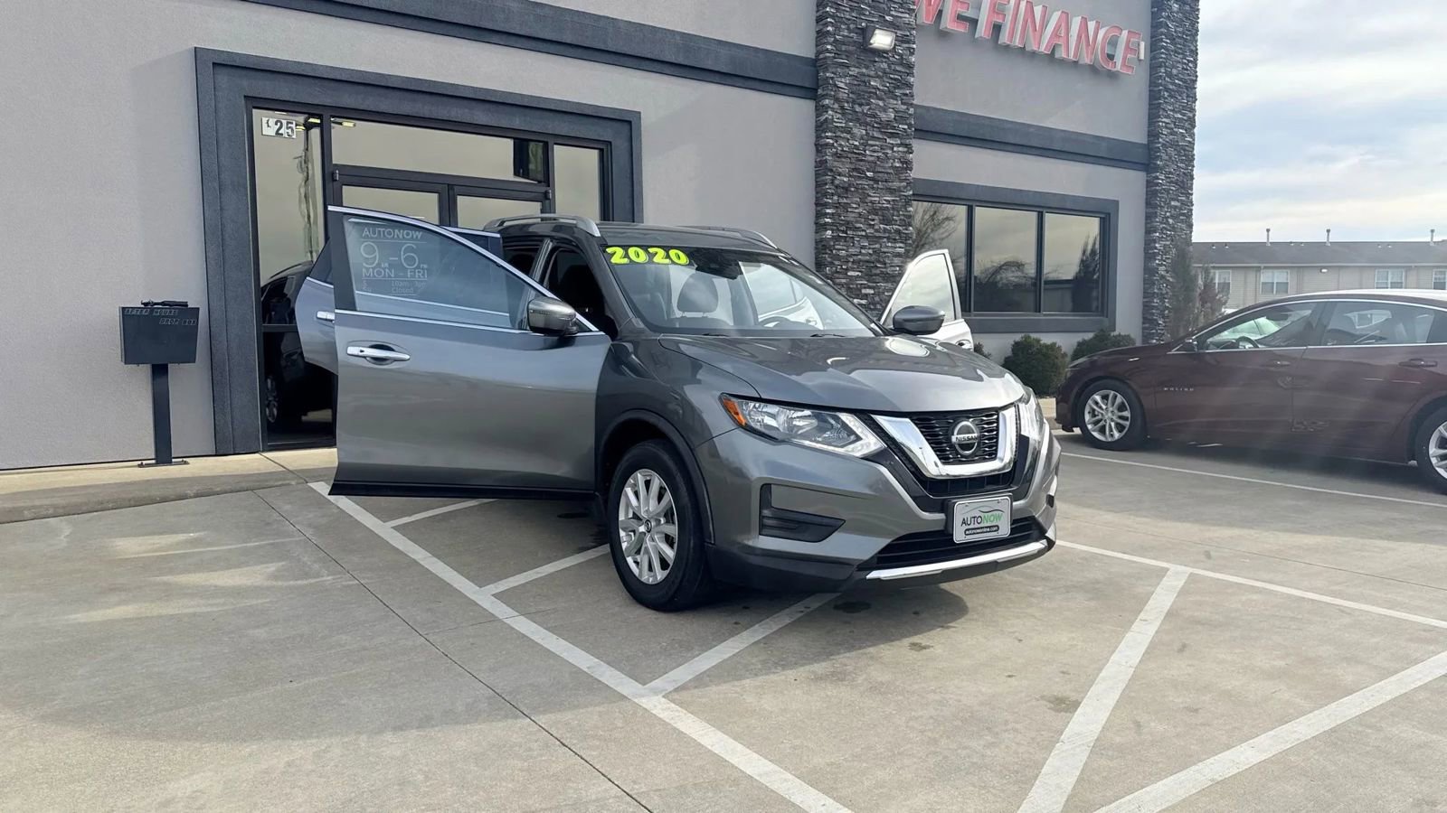 Used 2020 Nissan Rogue SV image 30