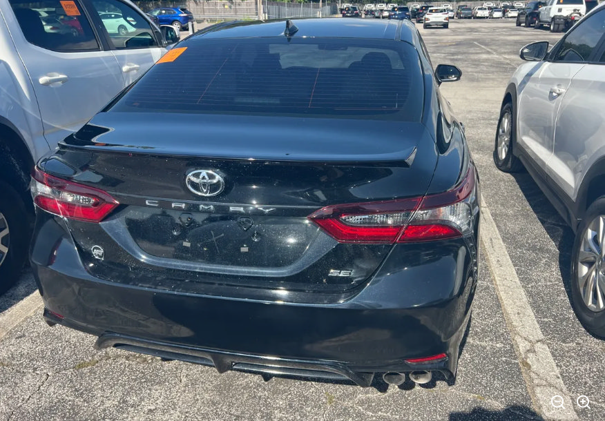 Used 2022 Toyota Camry SE FWD image 4