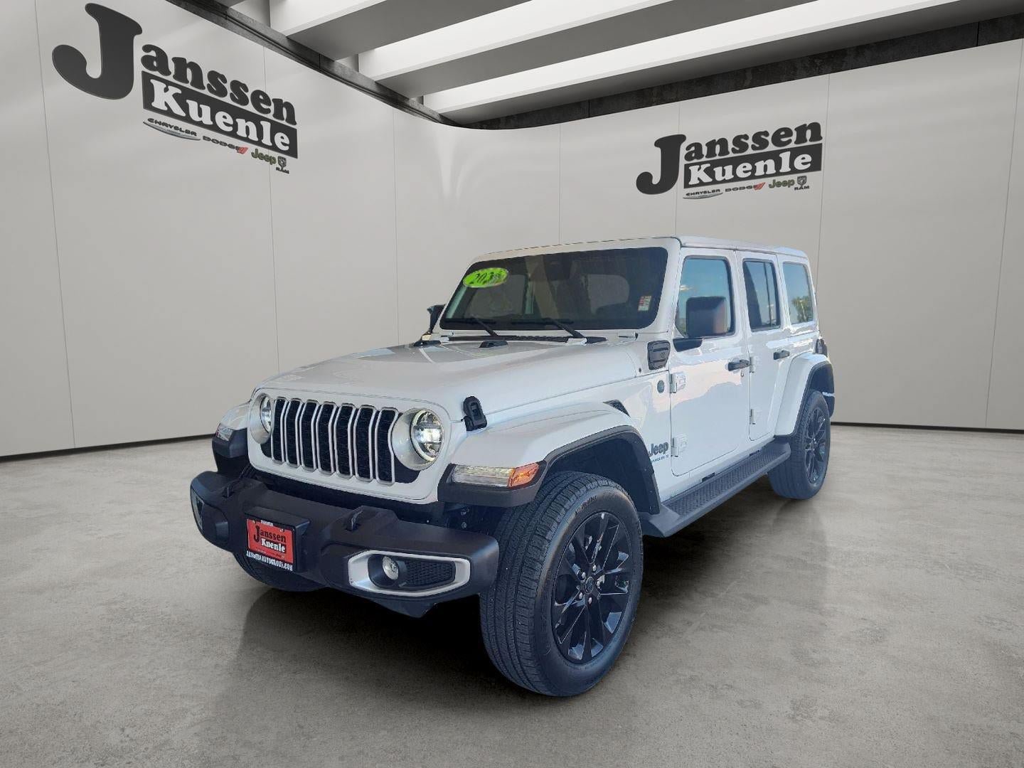 Used 2025 Jeep Wrangler Unlimited Sahara AWD/4WD image 5
