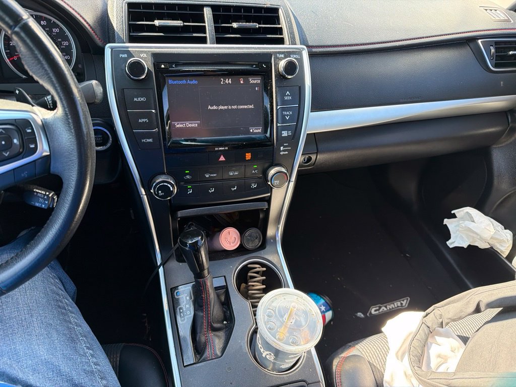Used 2017 Toyota Camry SE w/ Moonroof Package FWD image 4