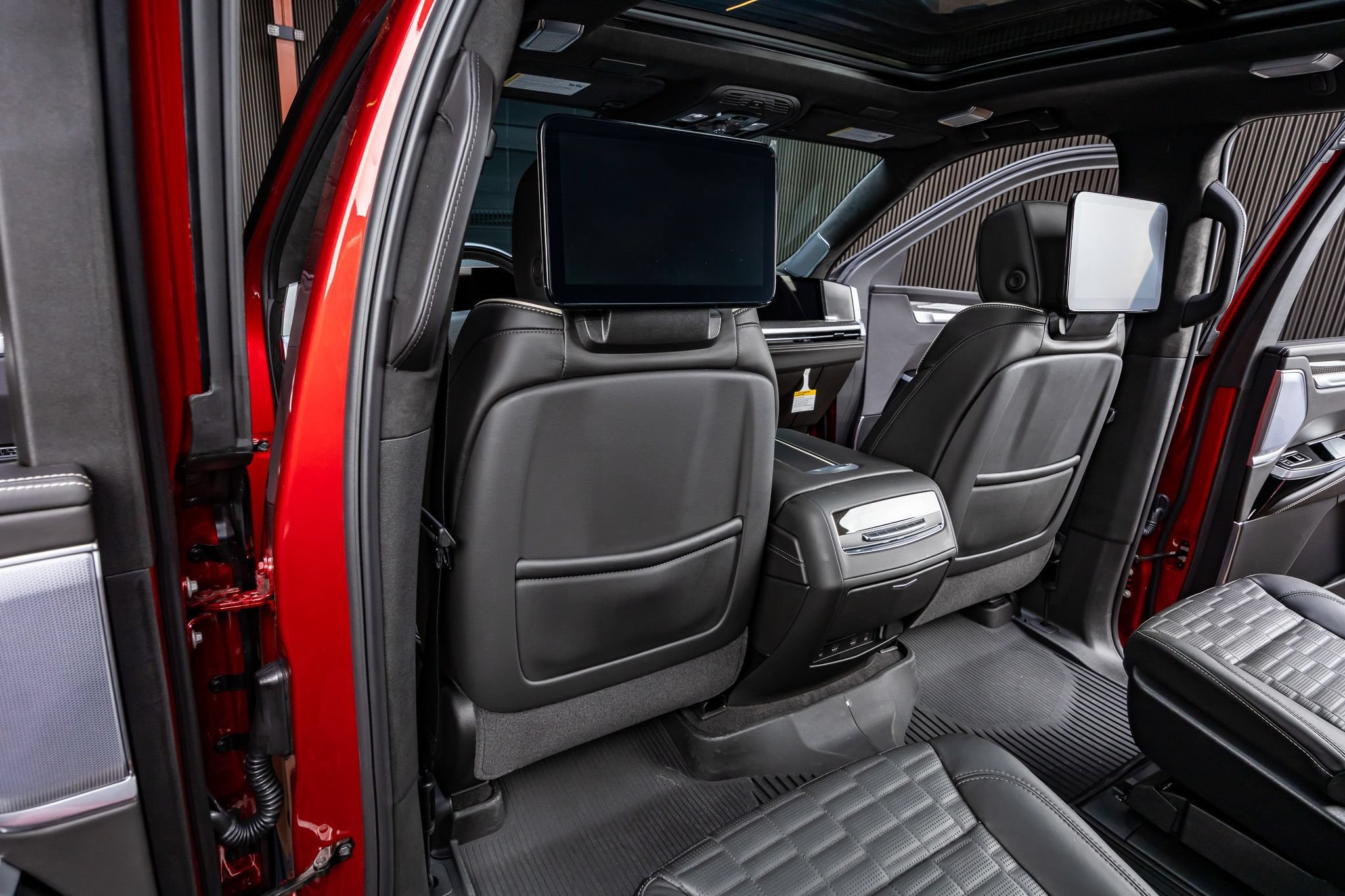 Used 2026 Cadillac Escalade V w/ LPO, Floor Liner Package AWD/4WD image 36