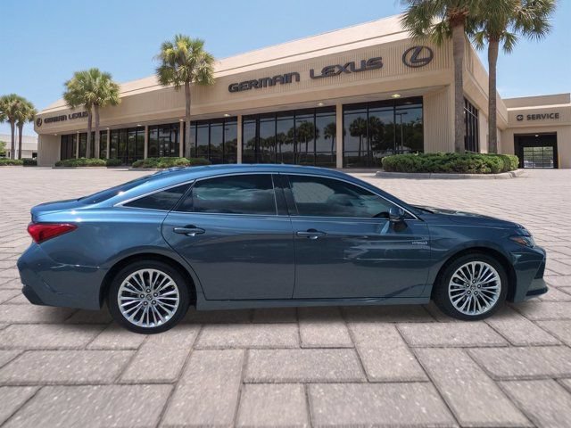 Used 2019 Toyota Avalon Limited FWD image 3