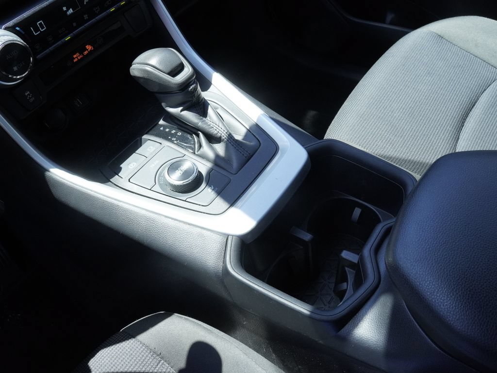 Used 2024 Toyota RAV4 LE AWD/4WD image 21