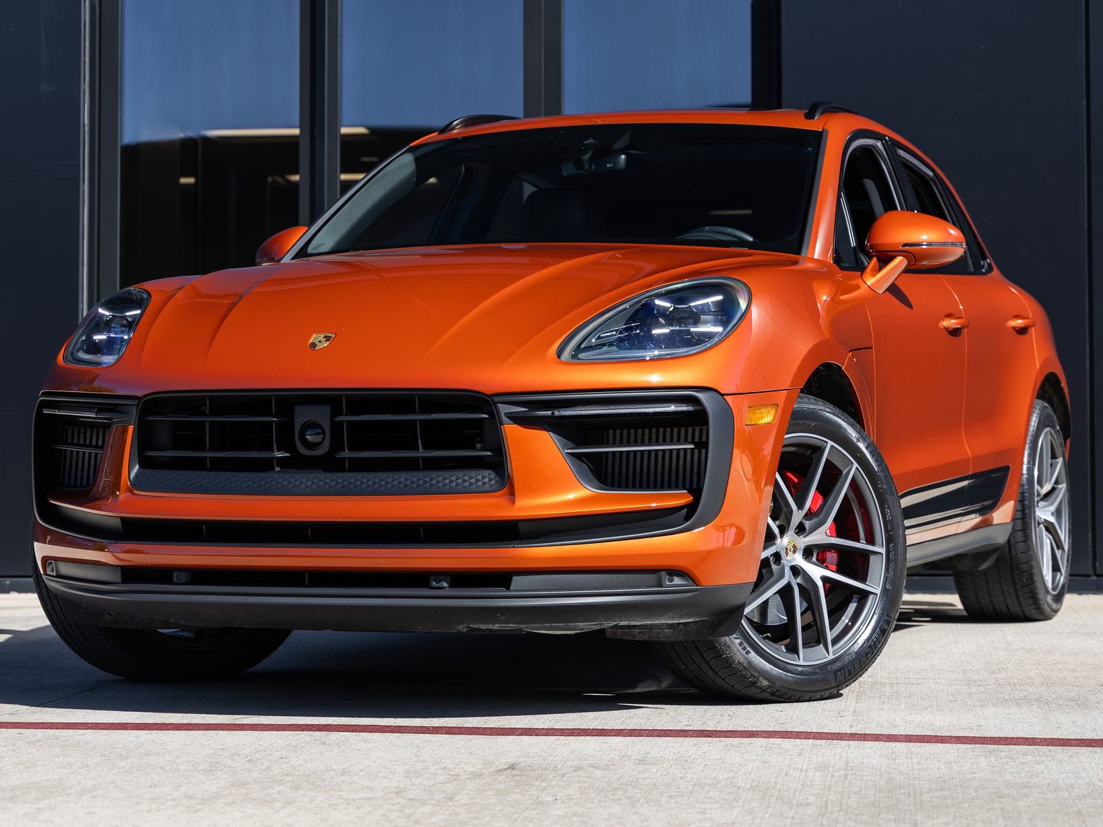 Certified 2024 Porsche Macan S image 1