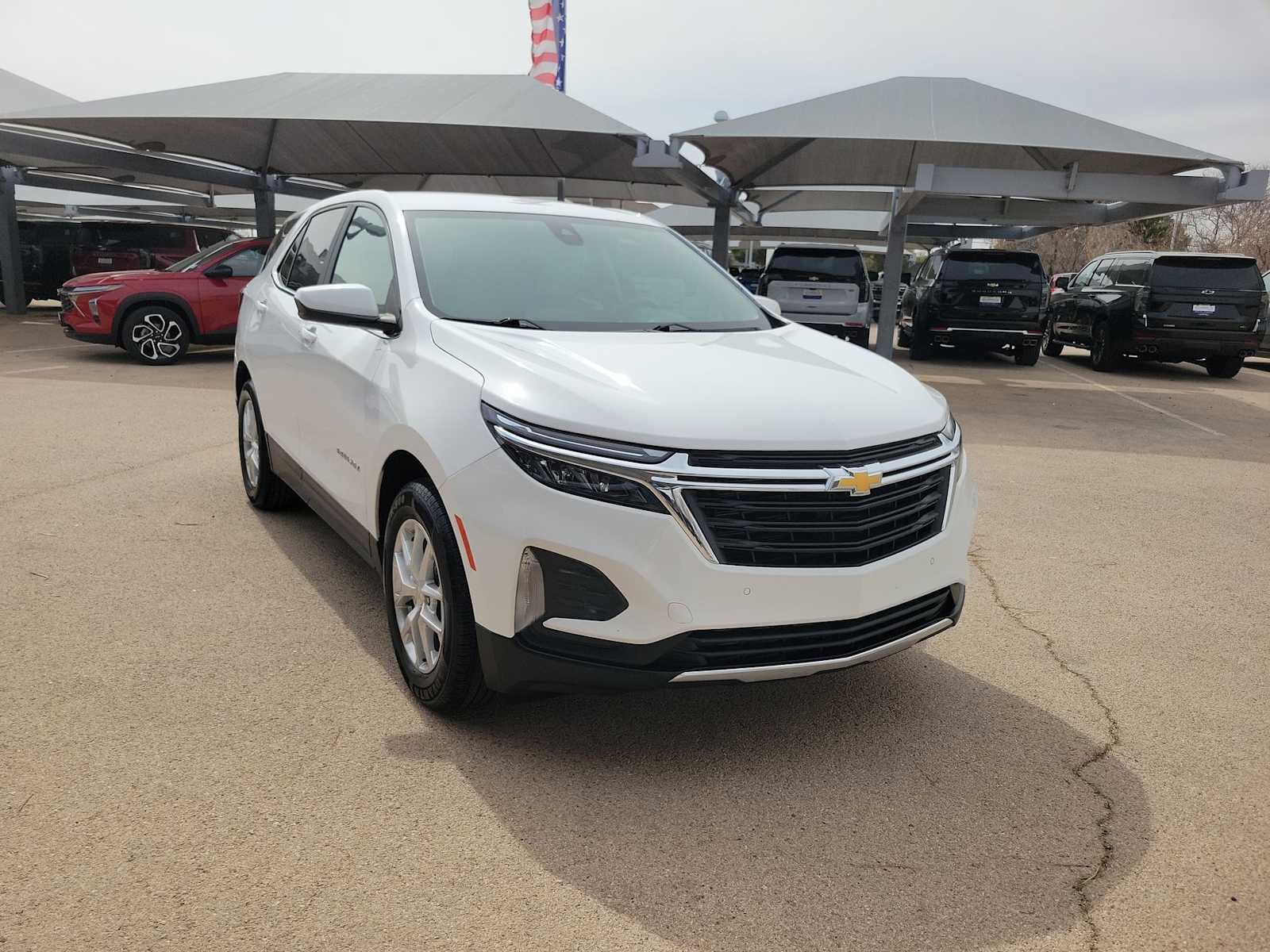 Used 2024 Chevrolet Equinox LT image 2
