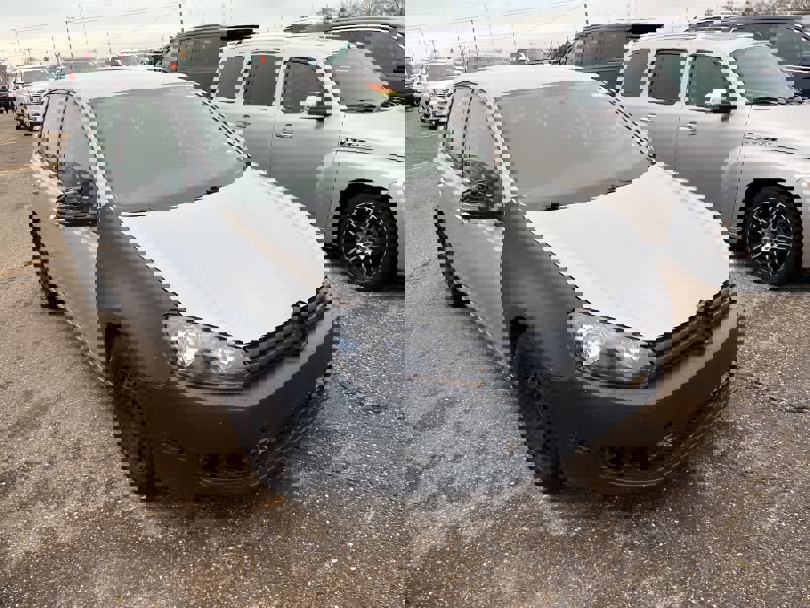 Used 2010 Volkswagen Golf 4-Door image 18