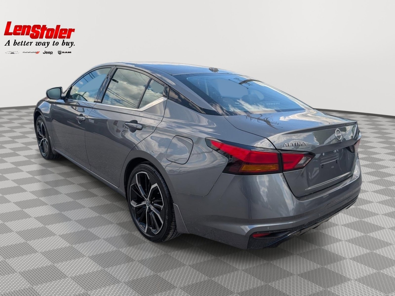 Used 2025 Nissan Altima 2.5 SR w/ SR Premium Package FWD image 3