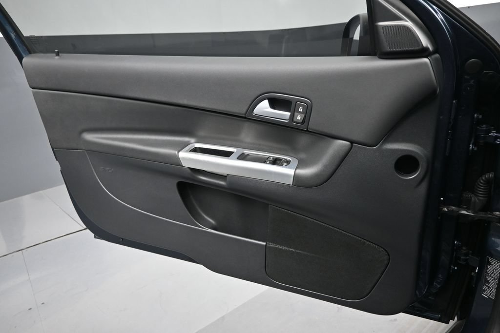 Used 2011 Volvo C30 T5 w/ Multimedia Pkg FWD image 6