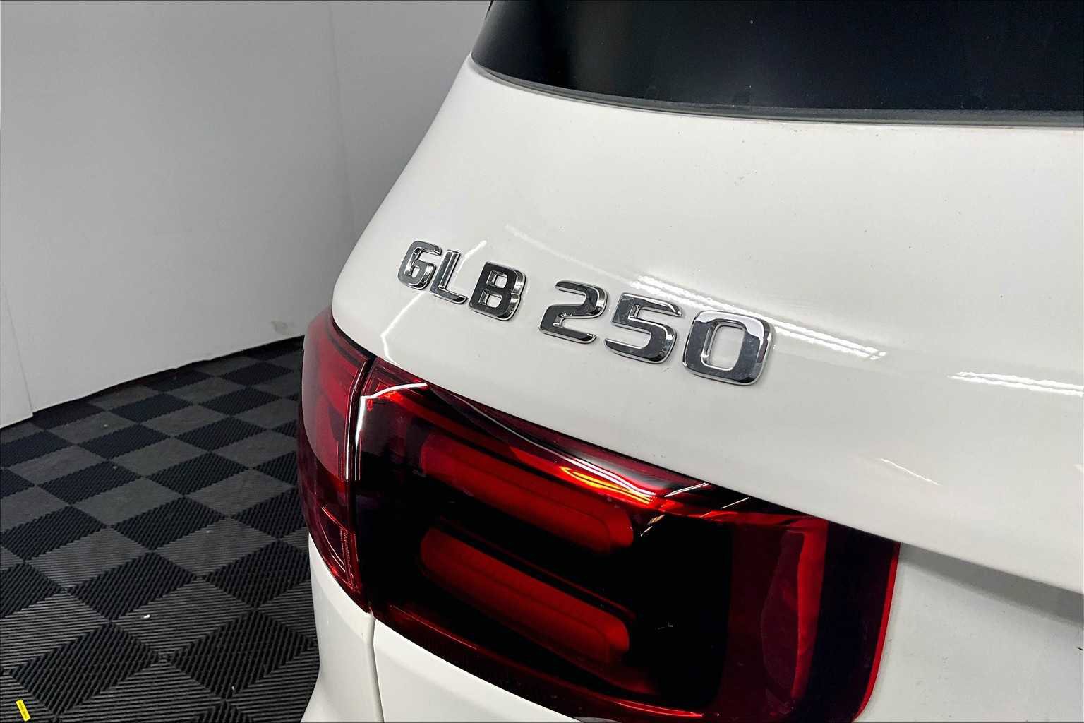 New 2026 Mercedes-Benz GLB 250 4MATIC image 7