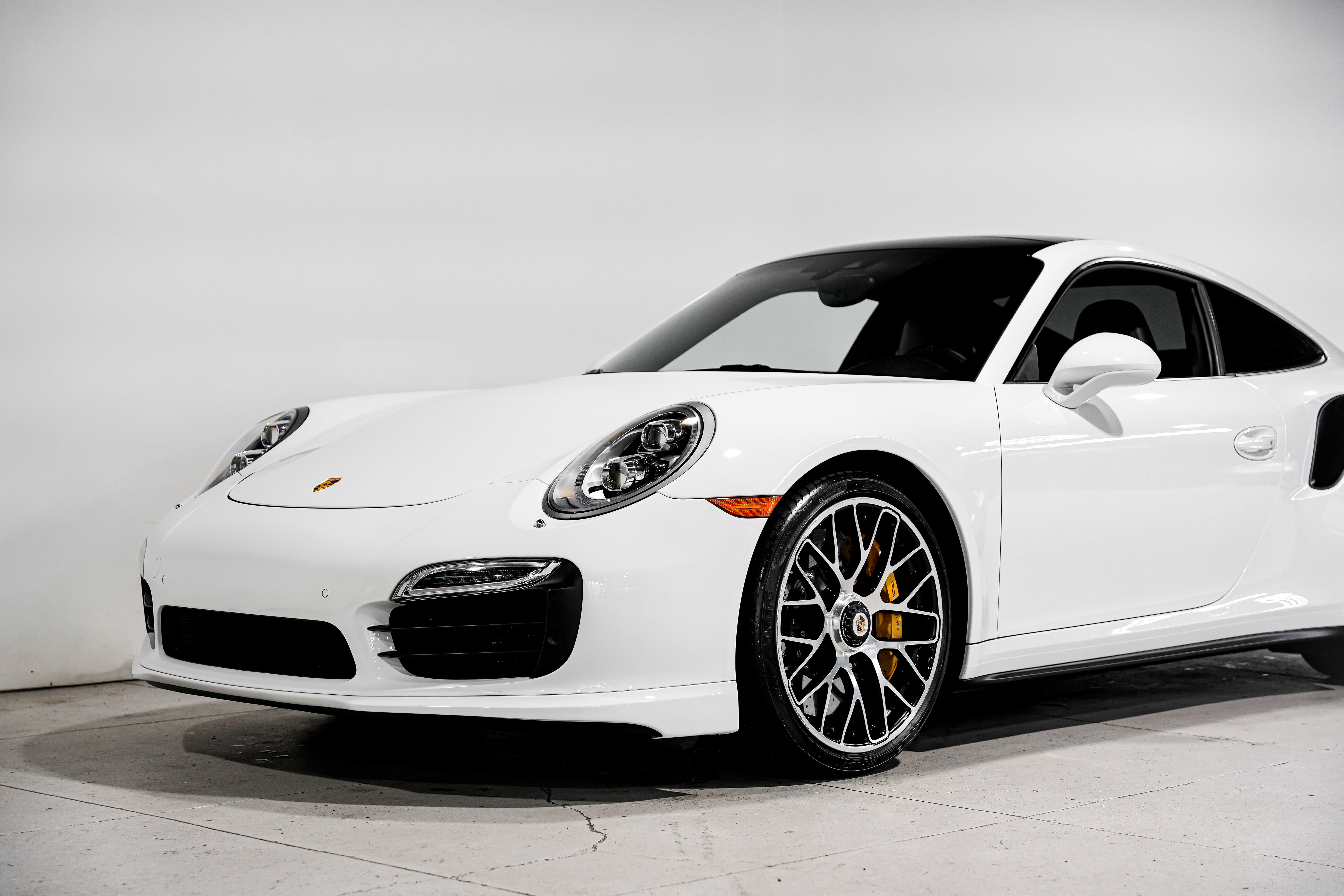 Used 2016 Porsche 911 Turbo S image 31