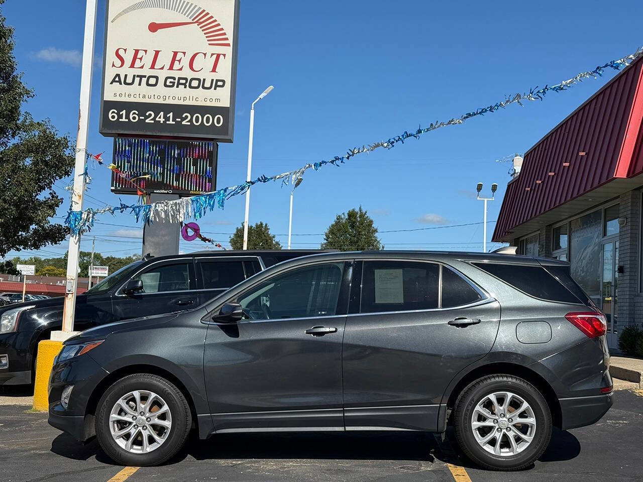 Used 2018 Chevrolet Equinox LT image 2