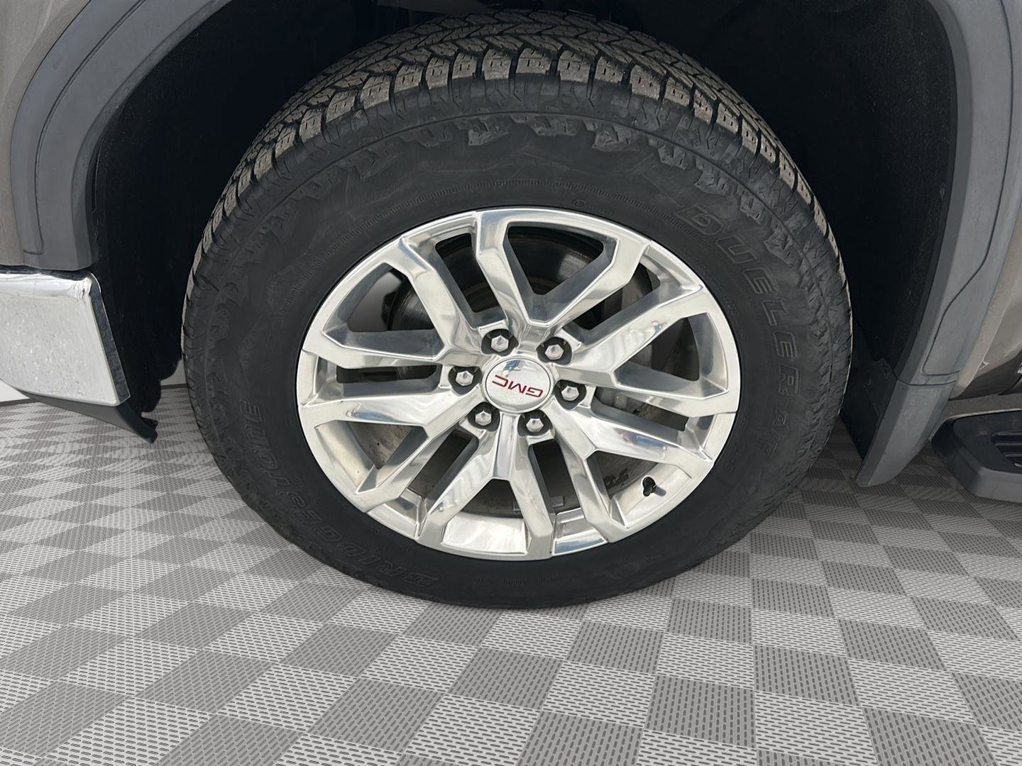 Used 2019 GMC Sierra 1500 SLT w/ SLT Premium Plus Package AWD/4WD image 29
