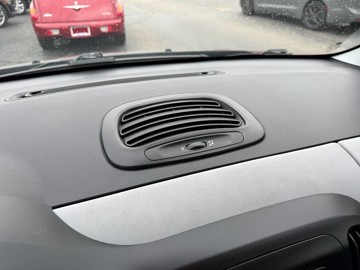Used 2014 FIAT 500L Easy FWD image 11