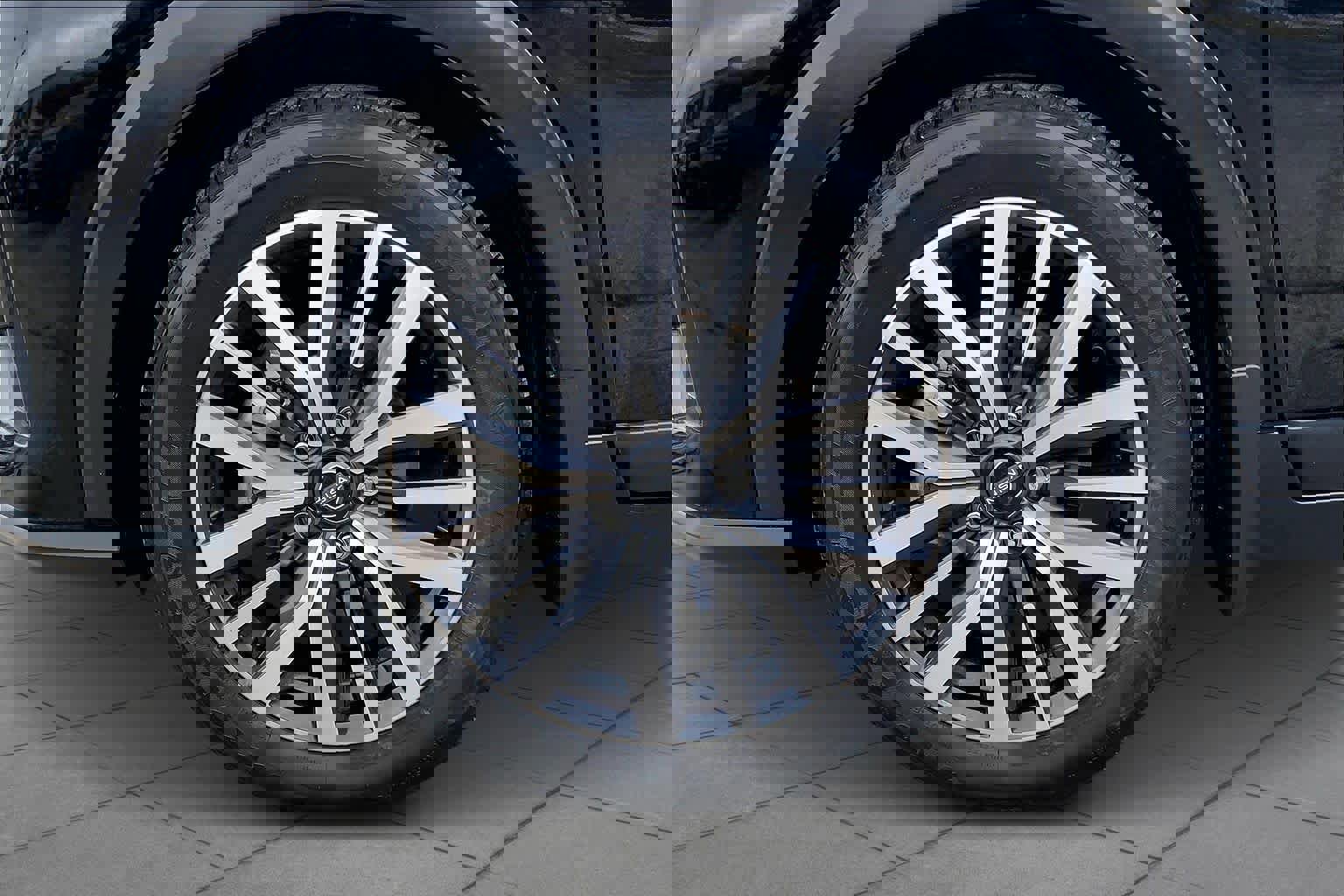 Used 2023 Nissan Kicks SV image 10