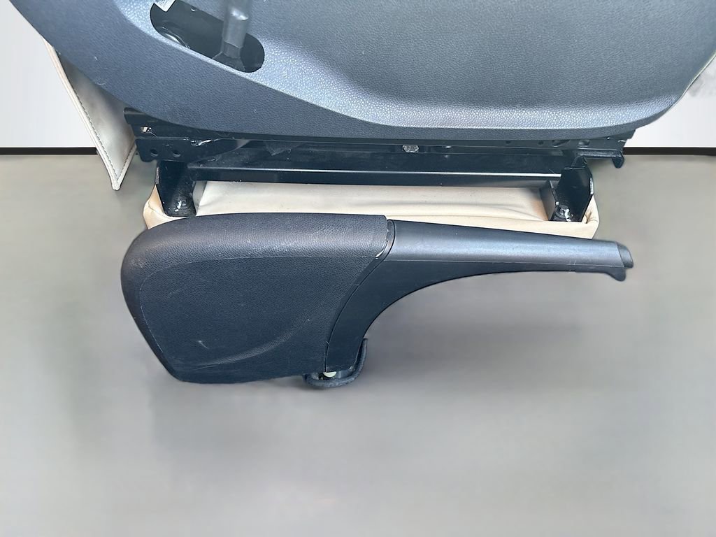 Used 2022 Mercedes-Benz Sprinter 2500 image 42