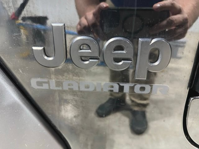 Used 2020 Jeep Gladiator Sport w/ Technology Group AWD/4WD image 31