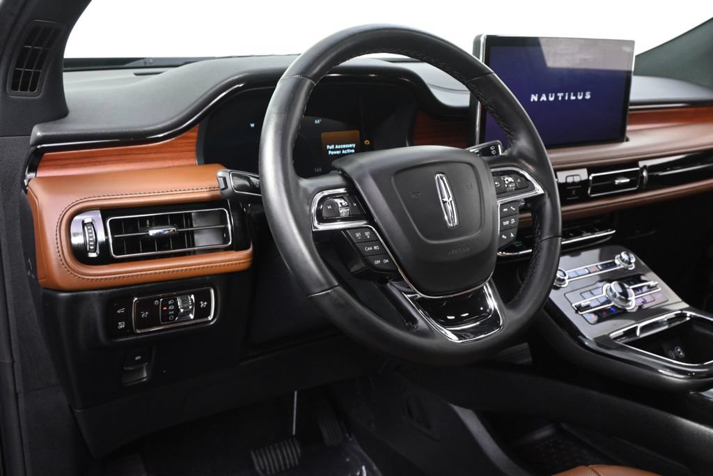 Used 2023 Lincoln Nautilus Reserve w/ Monochromatic Package AWD/4WD image 12