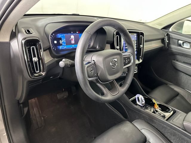 Used 2023 Volvo XC40 B5 Plus AWD/4WD image 13