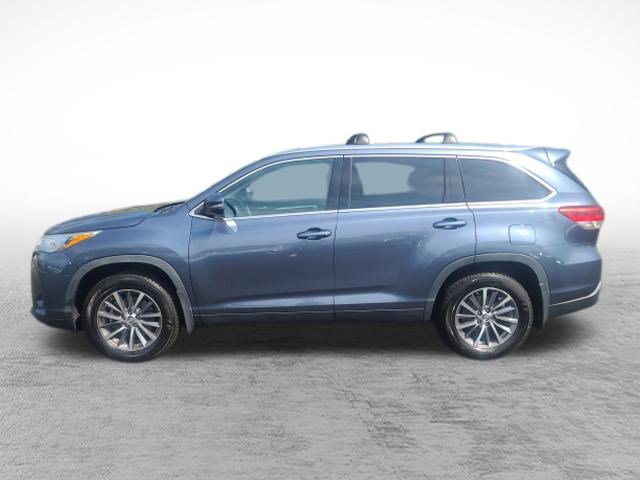 Used 2019 Toyota Highlander XLE AWD/4WD image 9