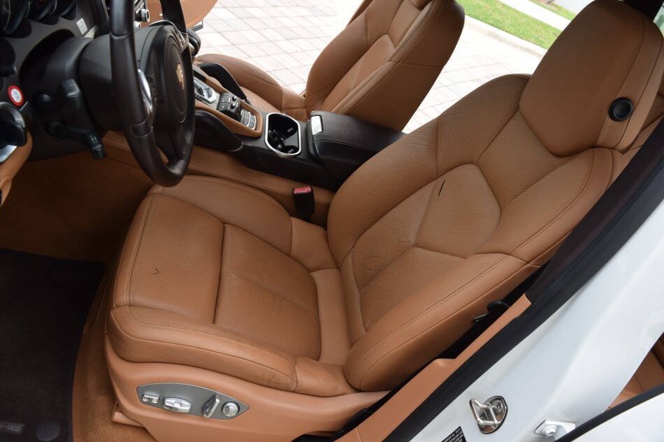 Used 2013 Porsche Cayenne Diesel AWD/4WD image 37