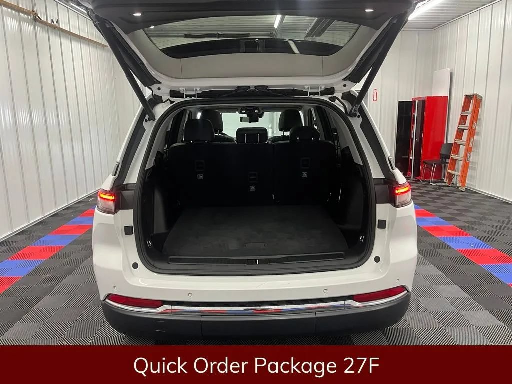 Used 2022 Jeep Grand Cherokee Limited 4xe w/ Luxury Tech Group II AWD/4WD image 5
