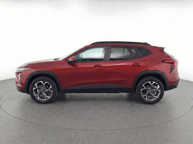 Used 2025 Chevrolet Trax LT w/ LT Convenience Package FWD image 12
