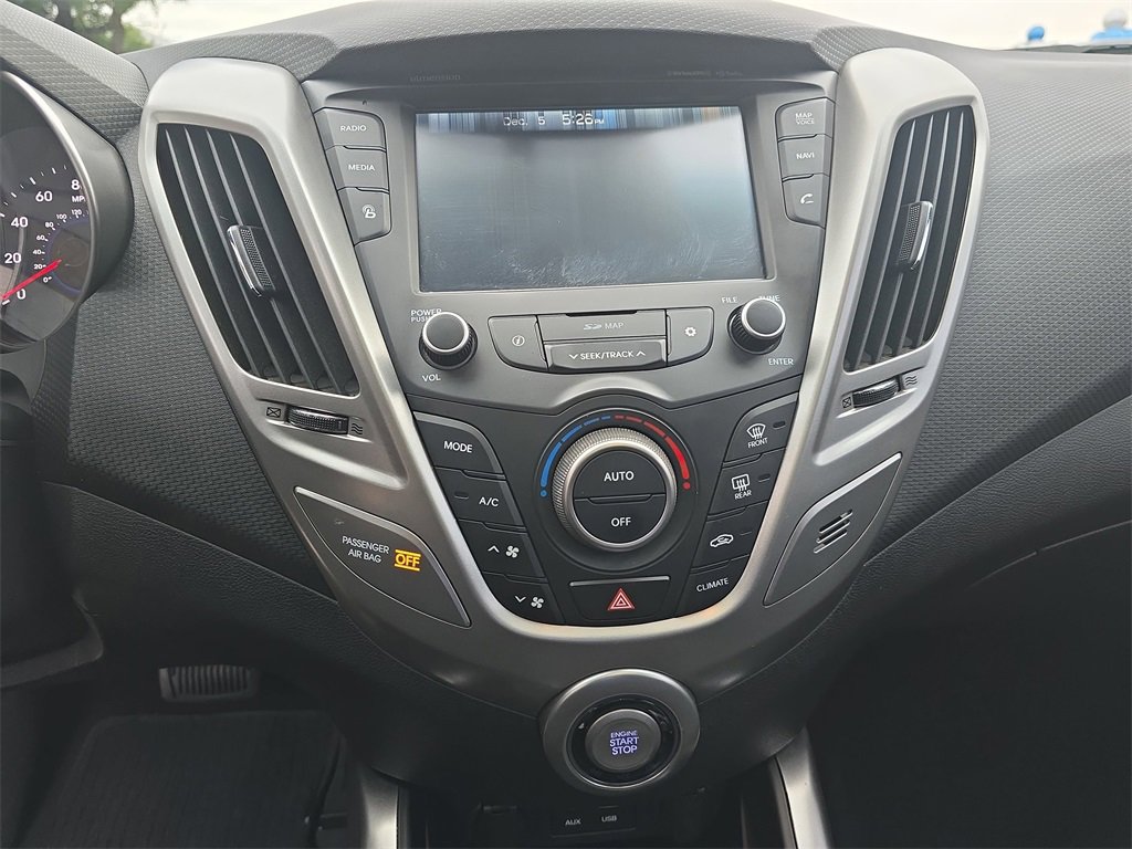 Used 2017 Hyundai Veloster Value Edition image 18