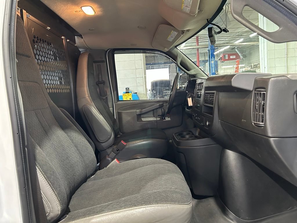 Used 2022 Chevrolet Express 2500 w/ Driver Convenience Package RWD image 29